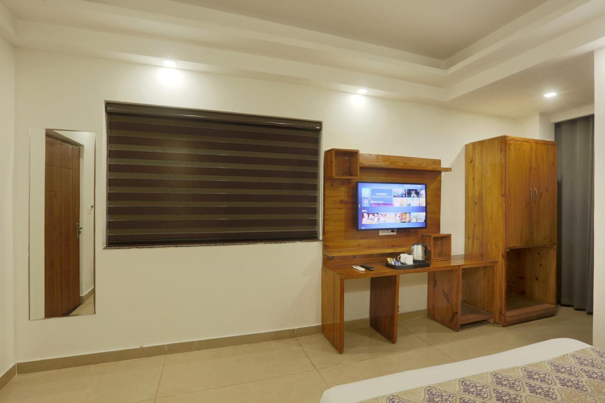 Hotel Deluxe Stay Inn - Near Delhi Airport Yeni Delhi Dış mekan fotoğraf