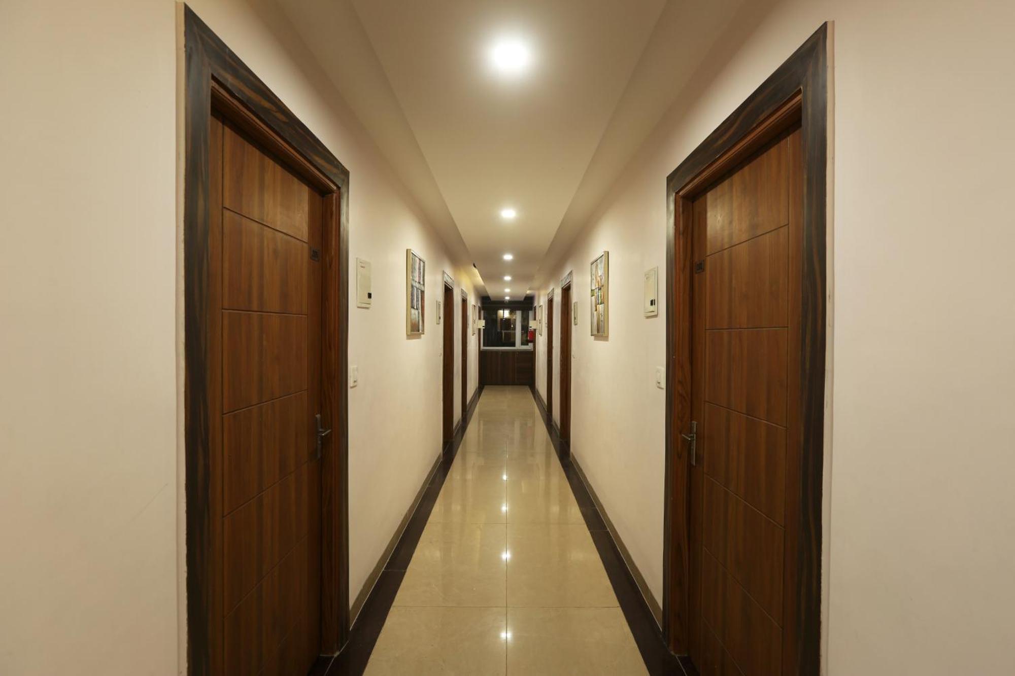 Hotel Deluxe Stay Inn - Near Delhi Airport Yeni Delhi Dış mekan fotoğraf
